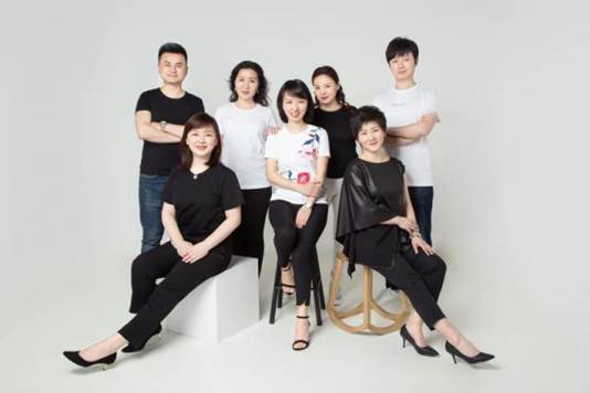 《交响音乐赏析》混合式课程团队照片(猫都论坛
曹耿献)